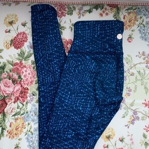 LULULEMON blue pattern wunder under leggings